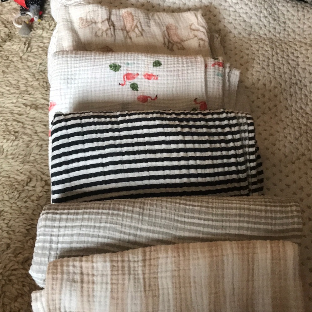 Milkbarn organic Lot of 5 organic muslin swaddles.